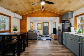 Cozy Cottage on Arbutus Lake